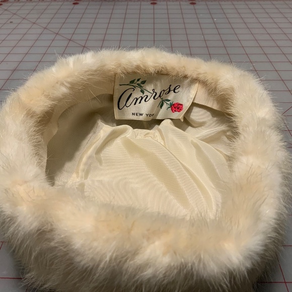 Vintage 1950s Ivory / White Fur sided Hat main image 2